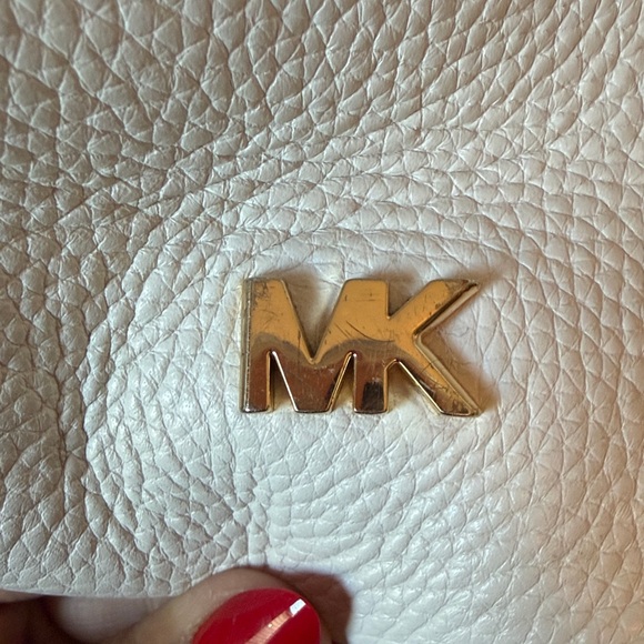 Michael Kors Griffin Large Pebbled Leather Hobo Bag - Picture 4 of 10